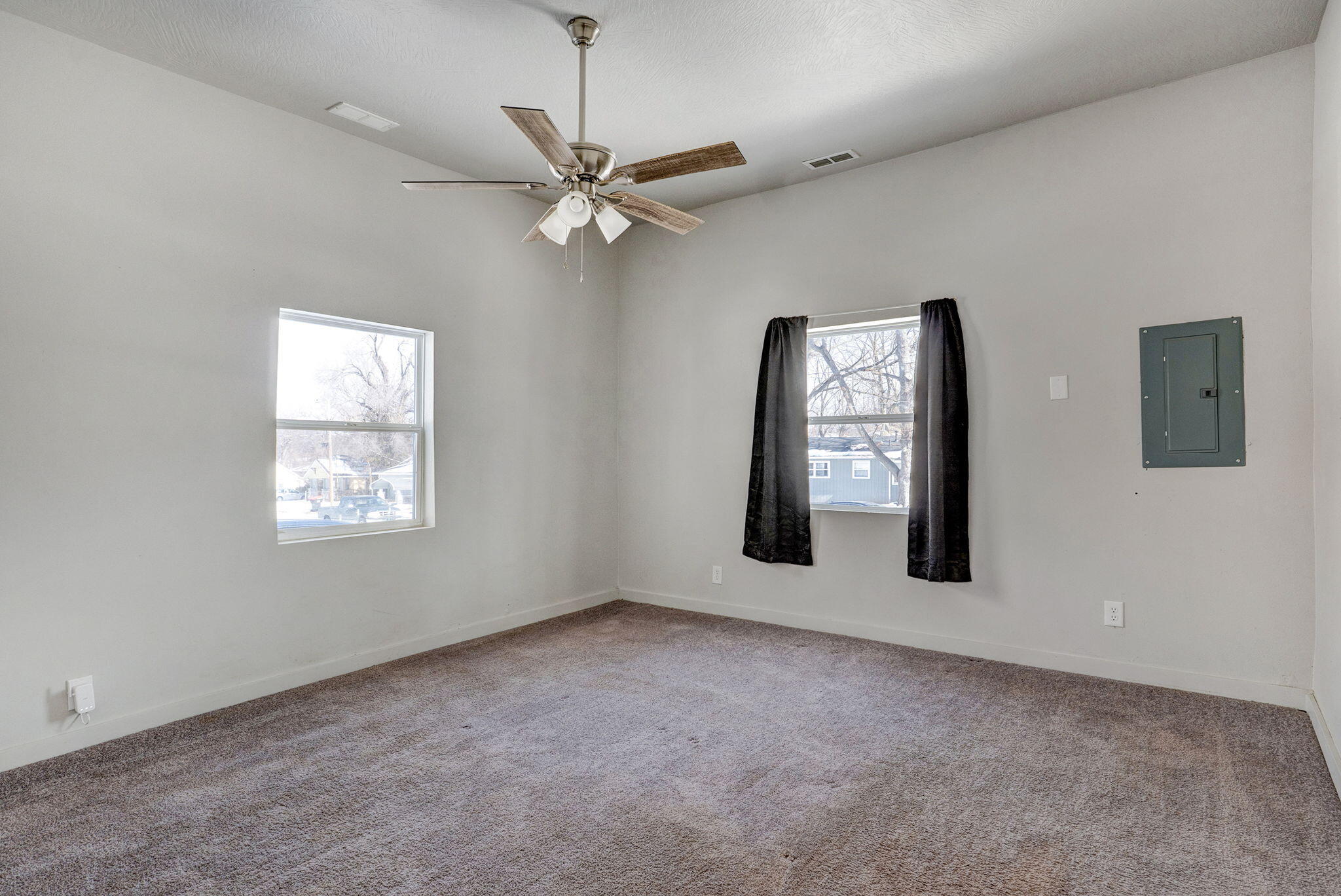 2111 N Newton Avenue