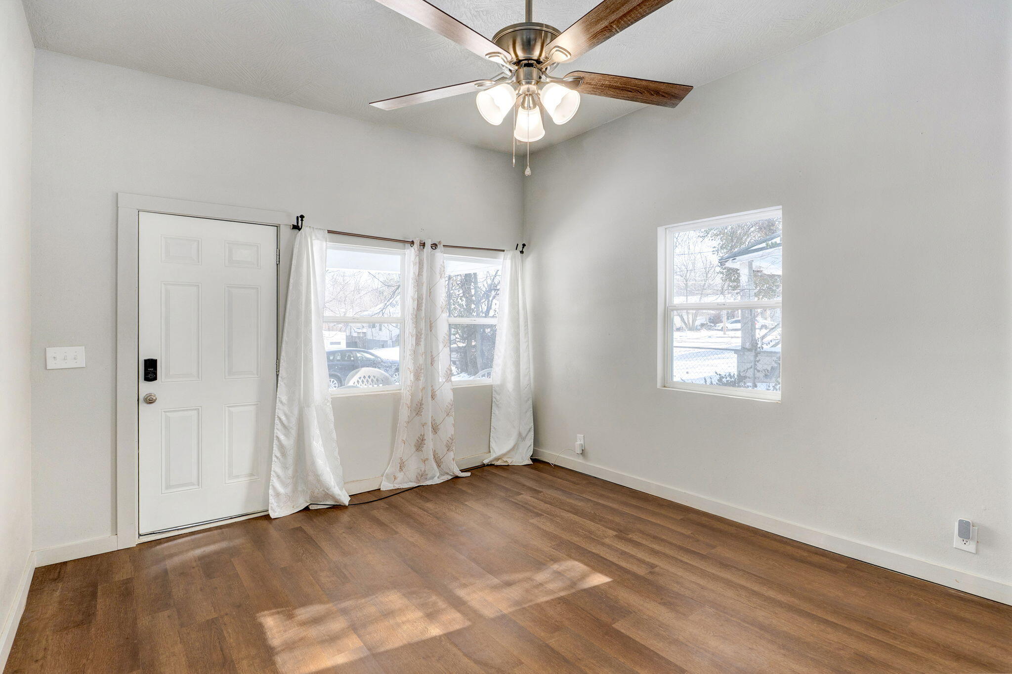 2111 N Newton Avenue