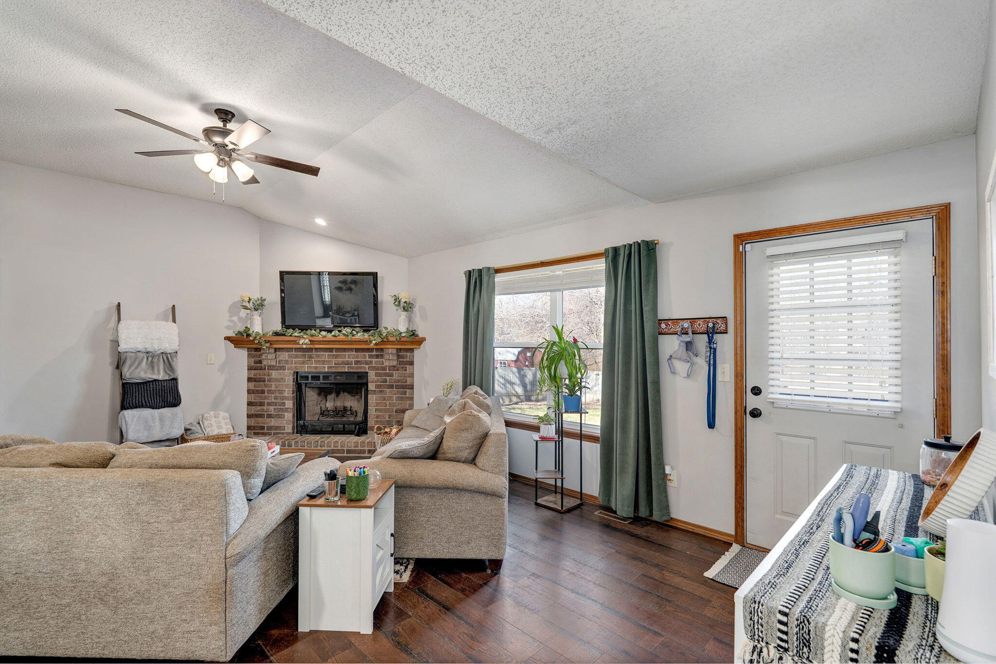 3569 W Cardinal Drive