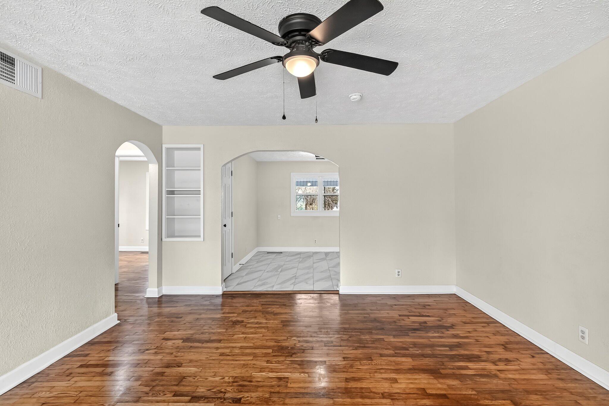 2326 W Nichols Street