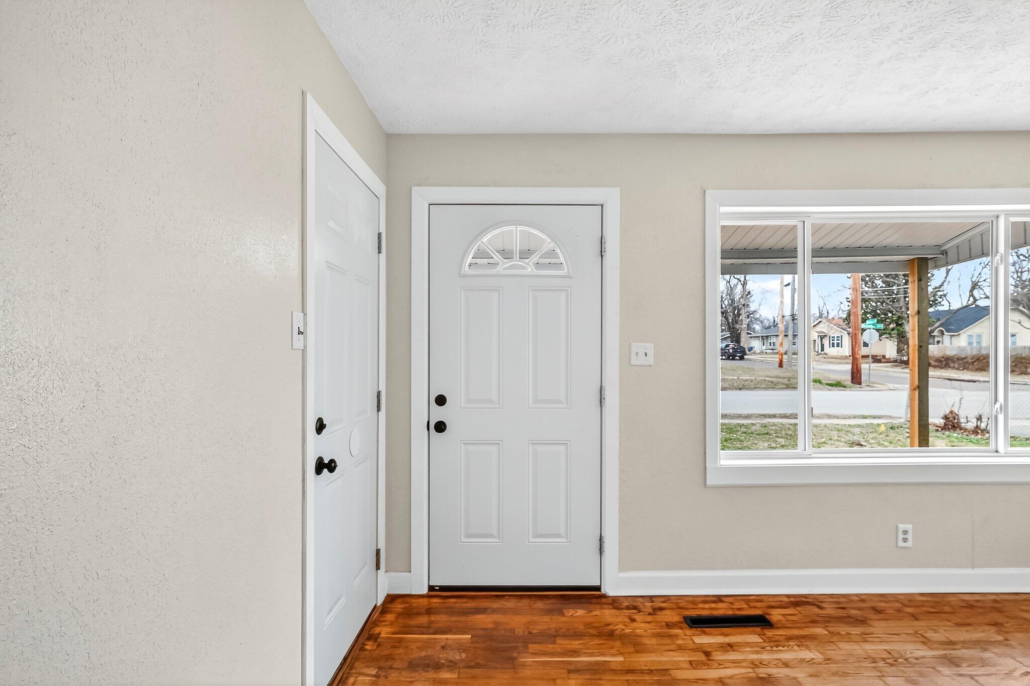 2326 W Nichols Street