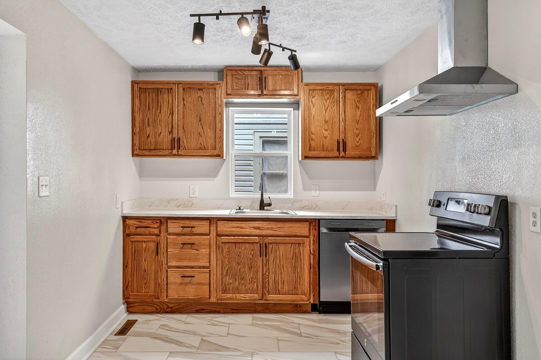 2326 W Nichols Street