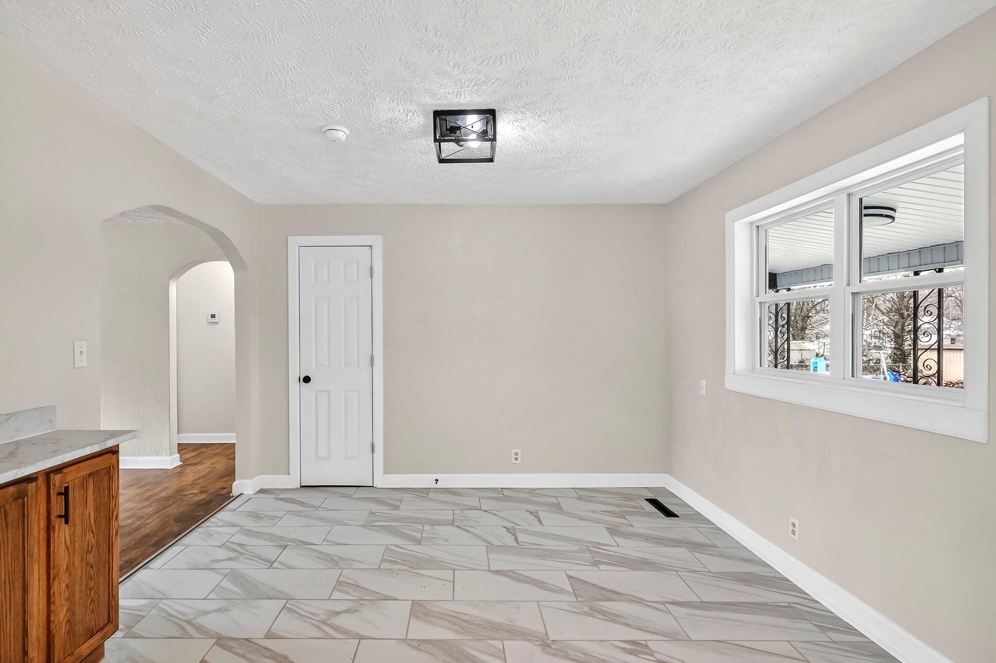 2326 W Nichols Street