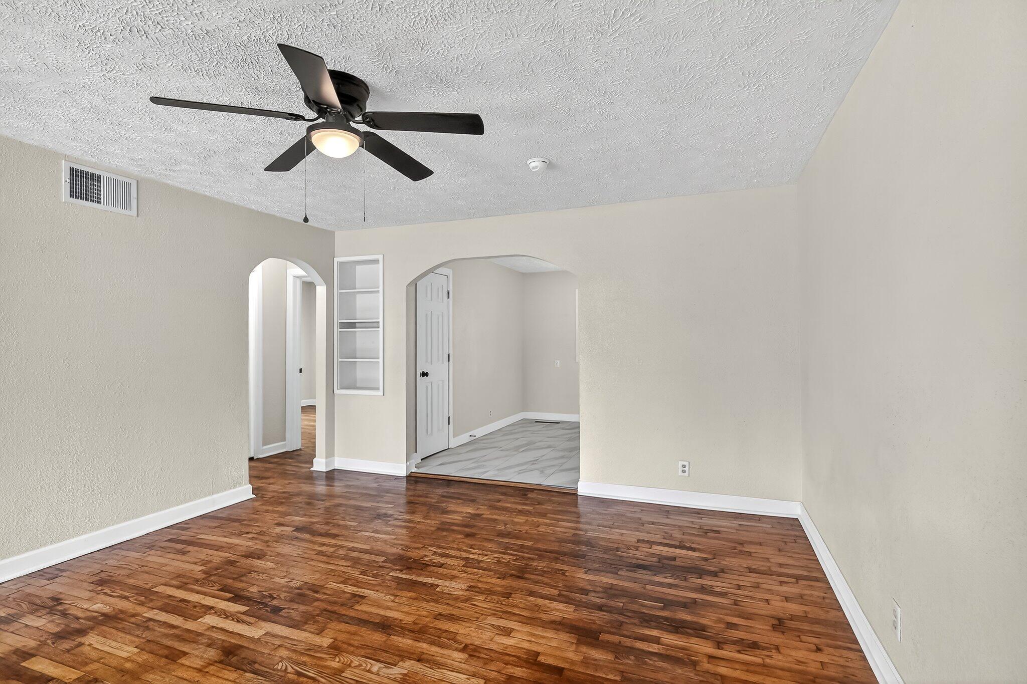 2326 W Nichols Street