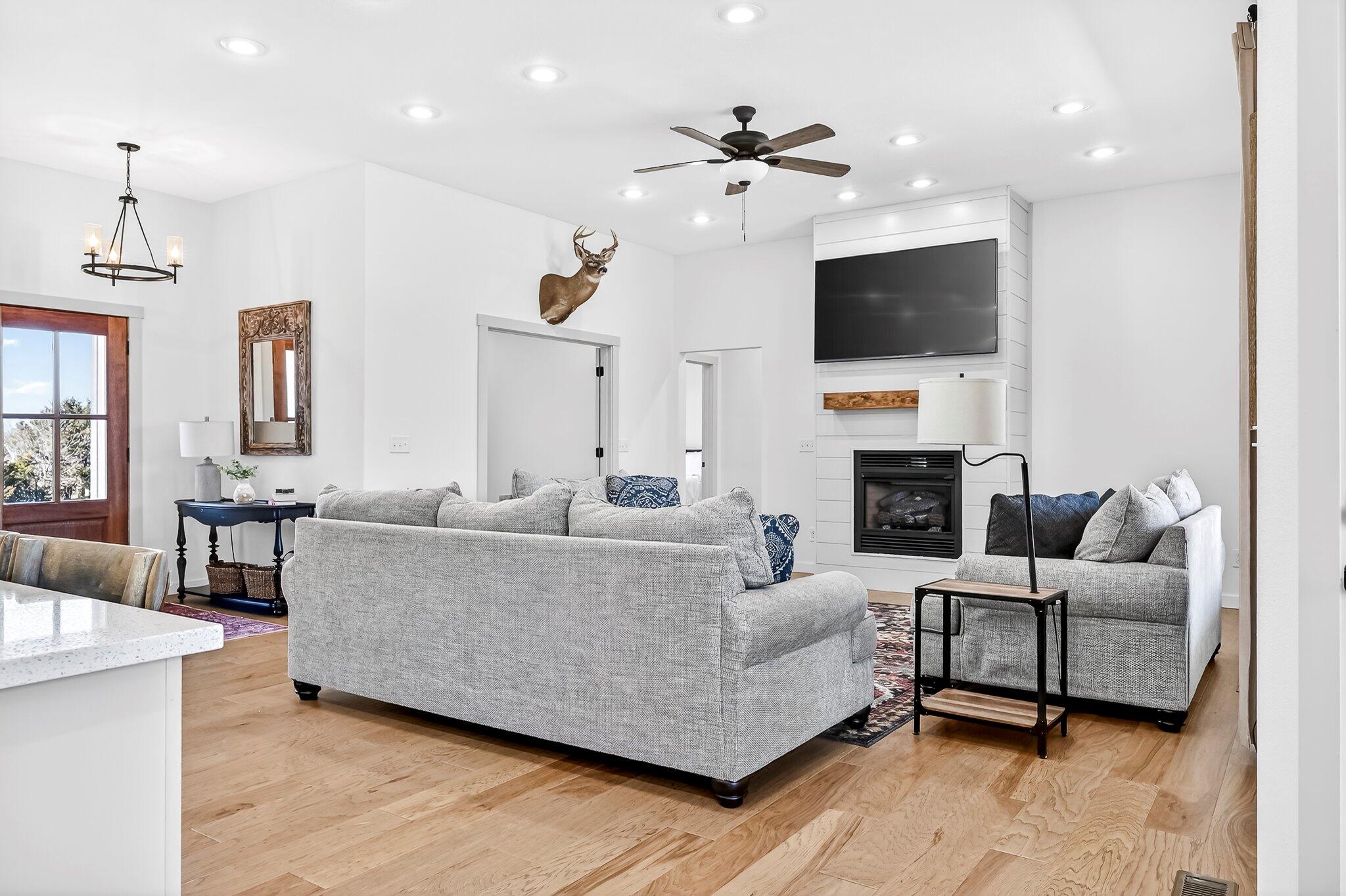 1936 W Big Meadows Lane