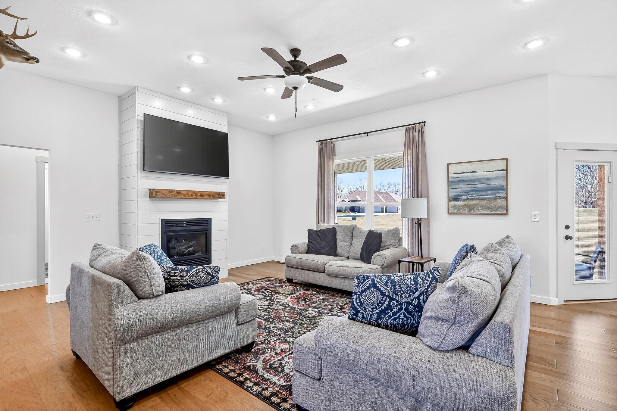 1936 W Big Meadows Lane