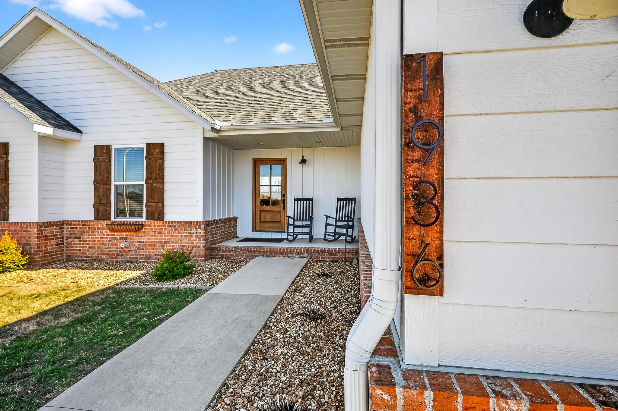 1936 W Big Meadows Lane