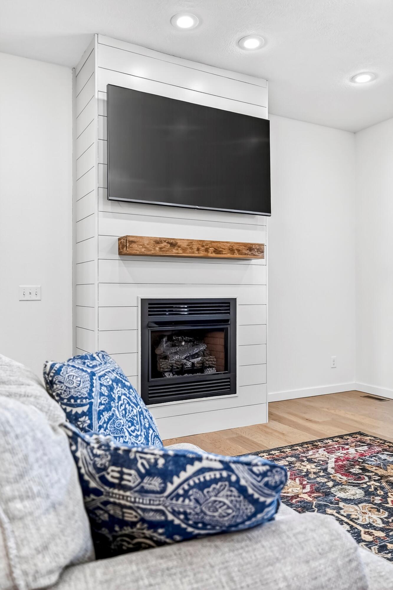 1936 W Big Meadows Lane