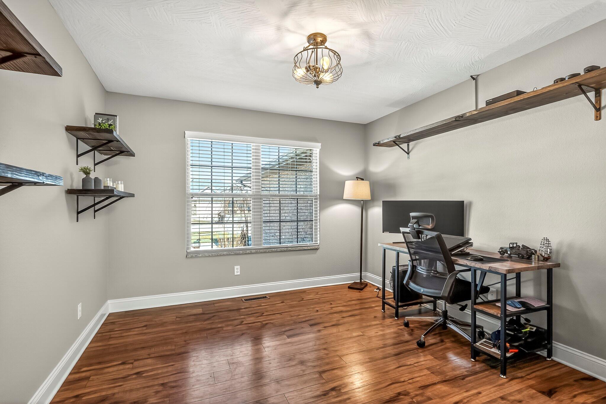 386 E Lombardy Drive