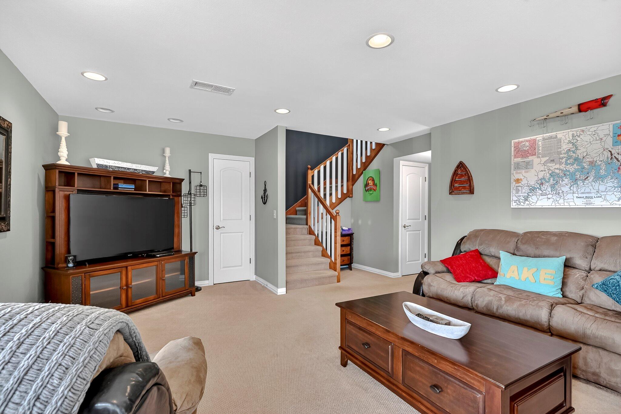 287 Lakefront Circle