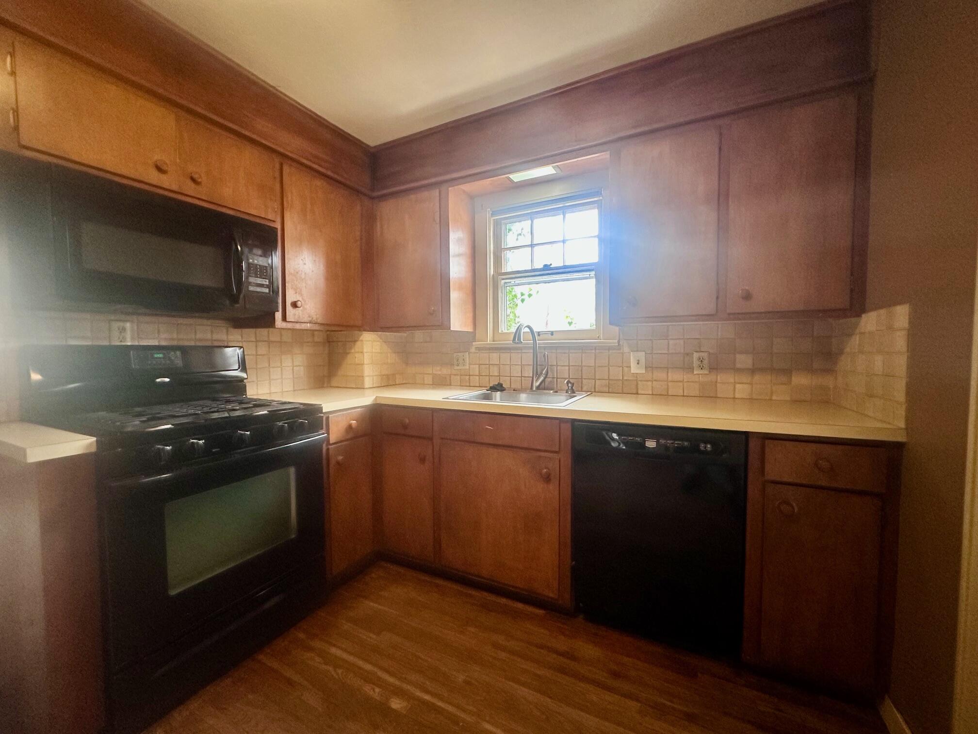 1057 E Stanford Street