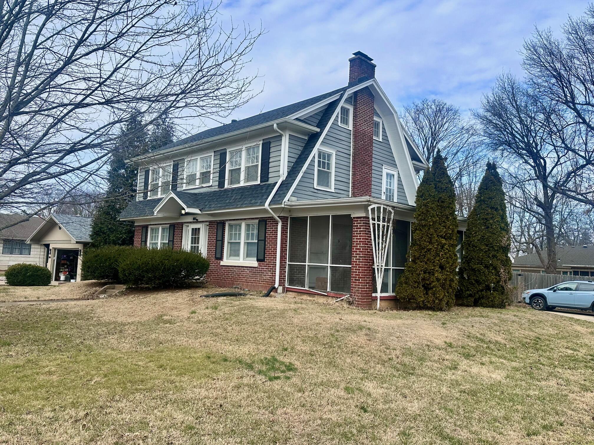 1057 E Stanford Street