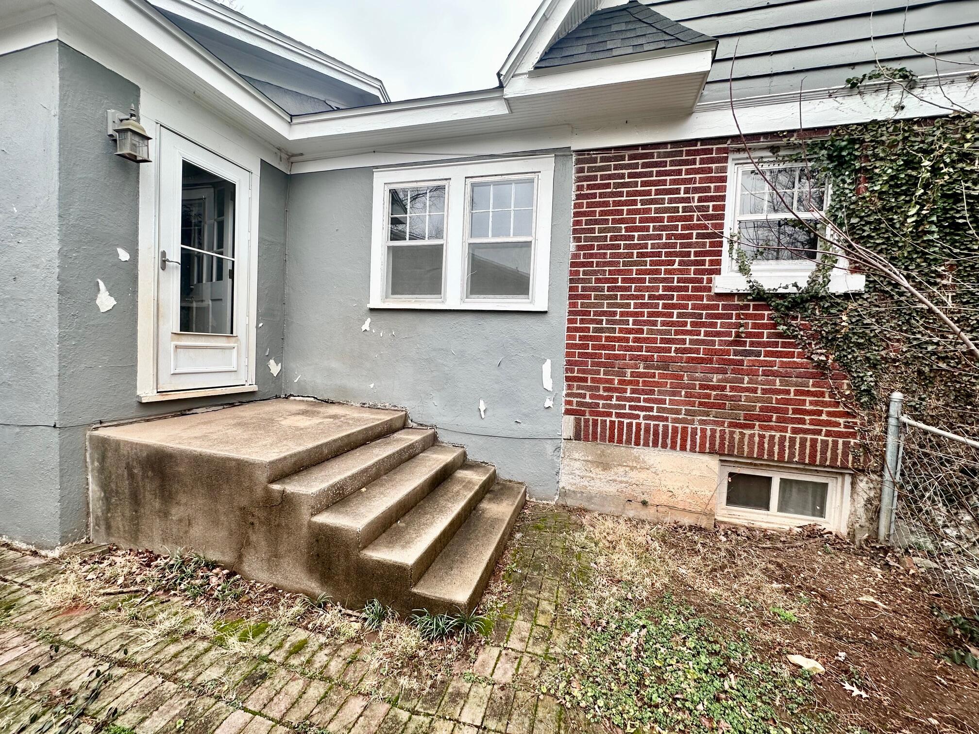 1057 E Stanford Street