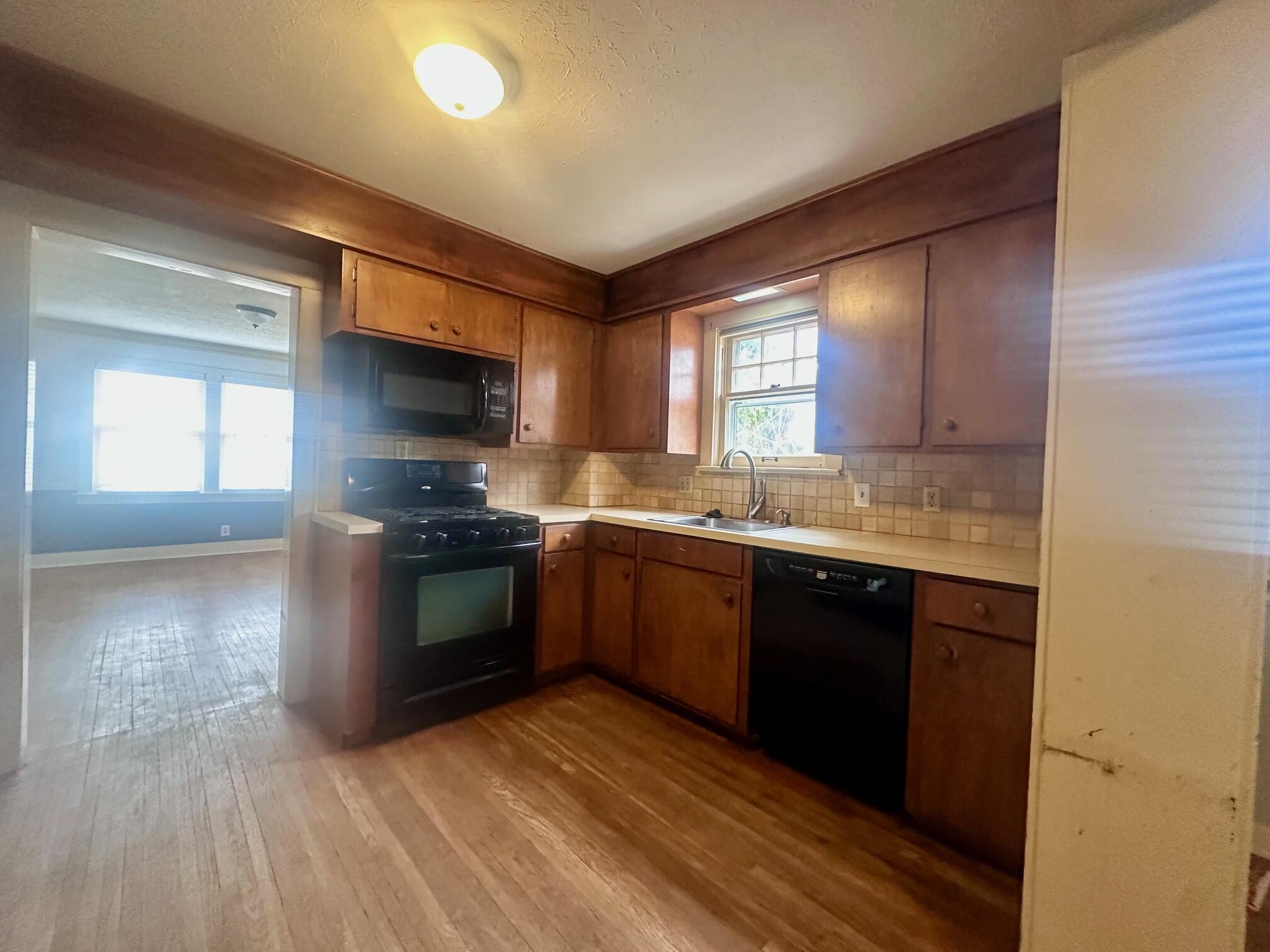 1057 E Stanford Street