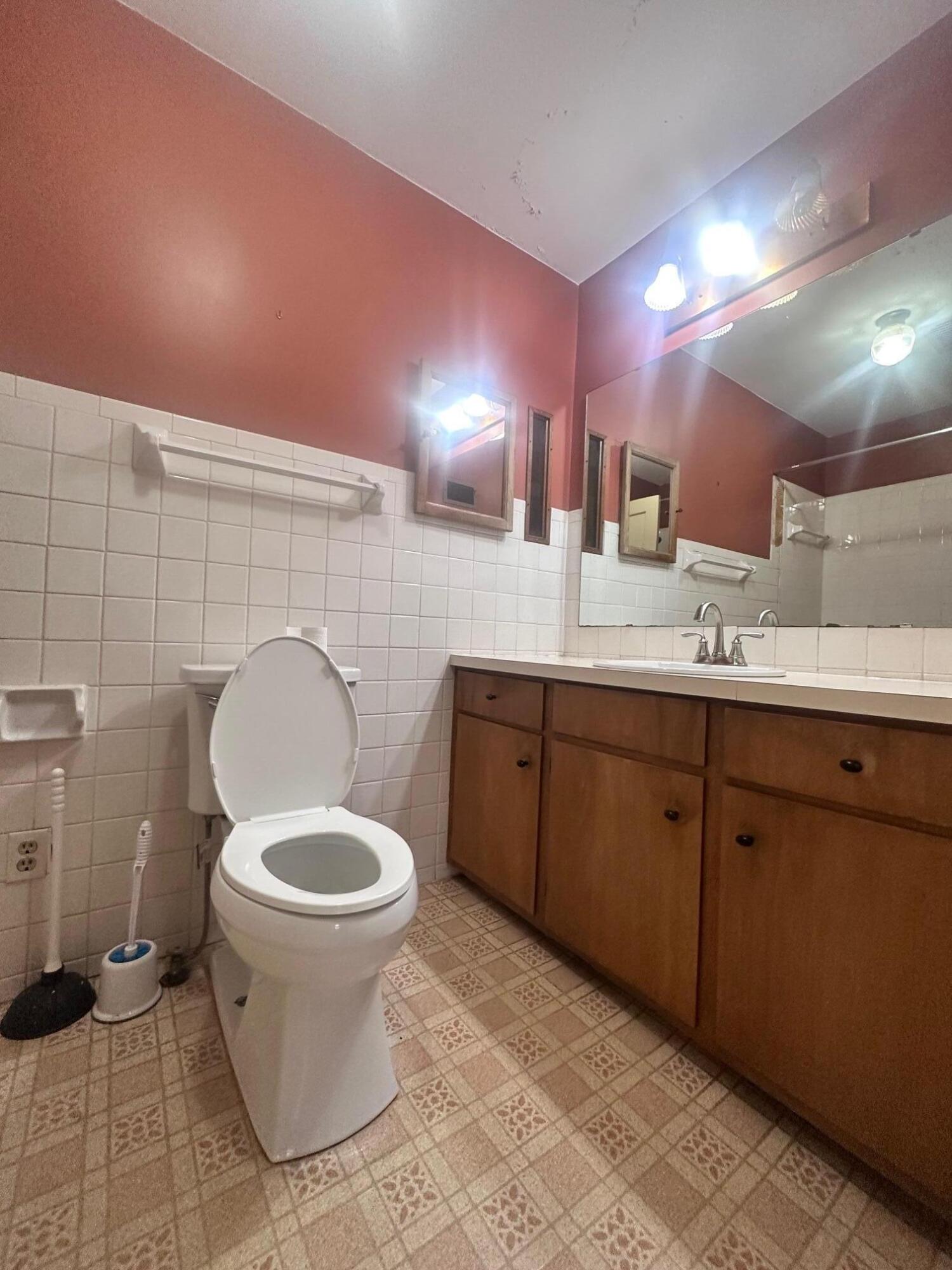 1057 E Stanford Street