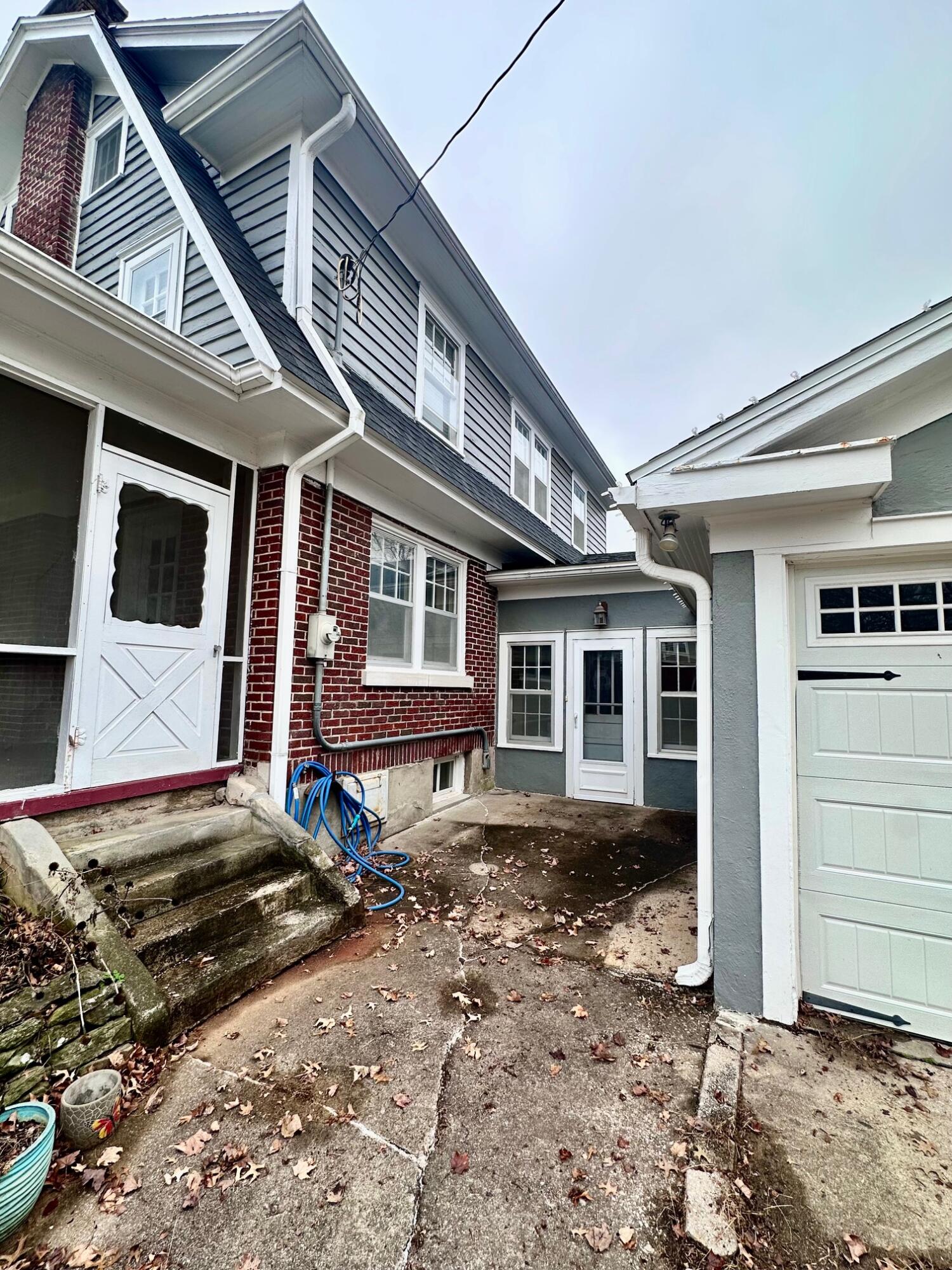 1057 E Stanford Street