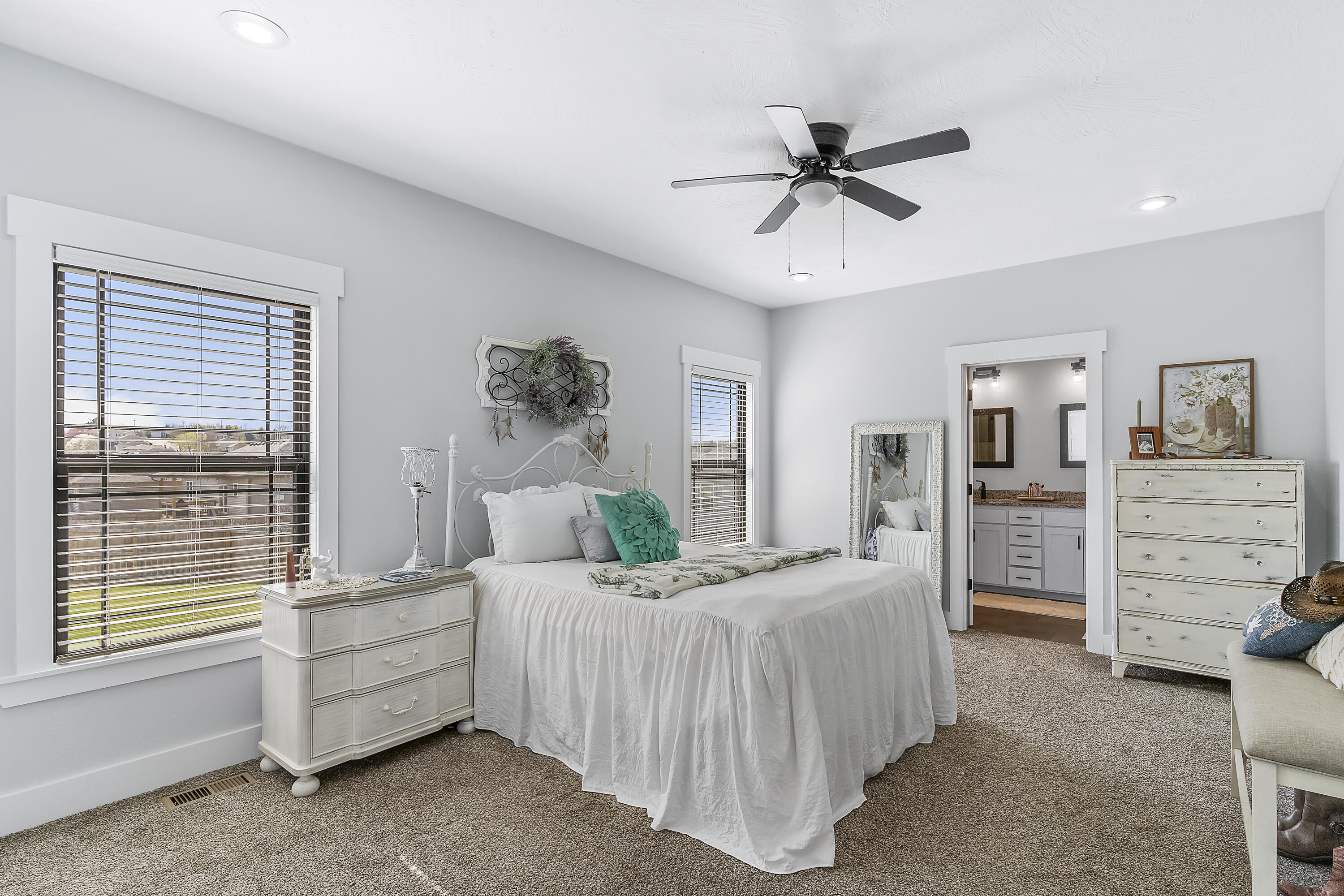 1103 S Brooks Avenue