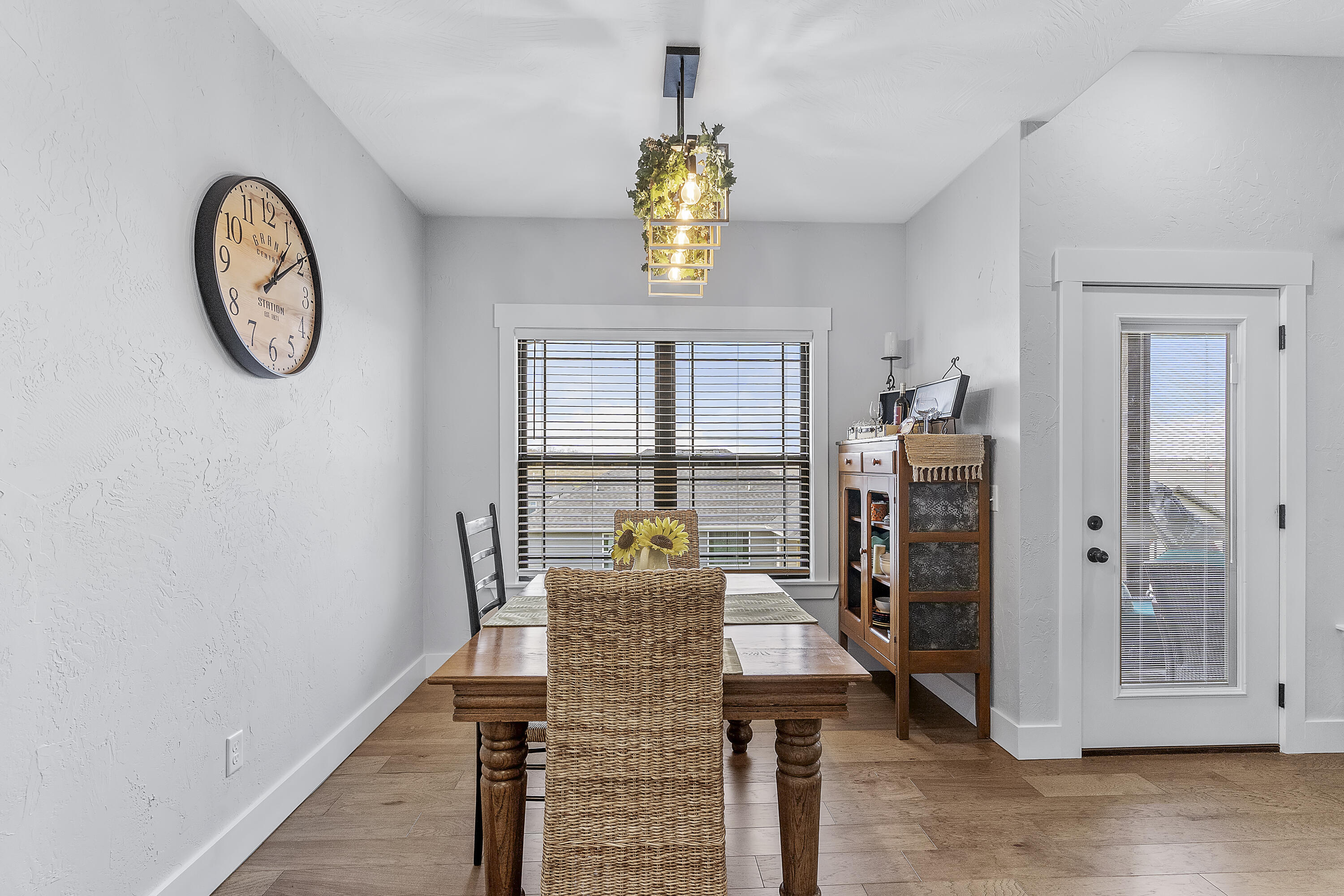 1103 S Brooks Avenue