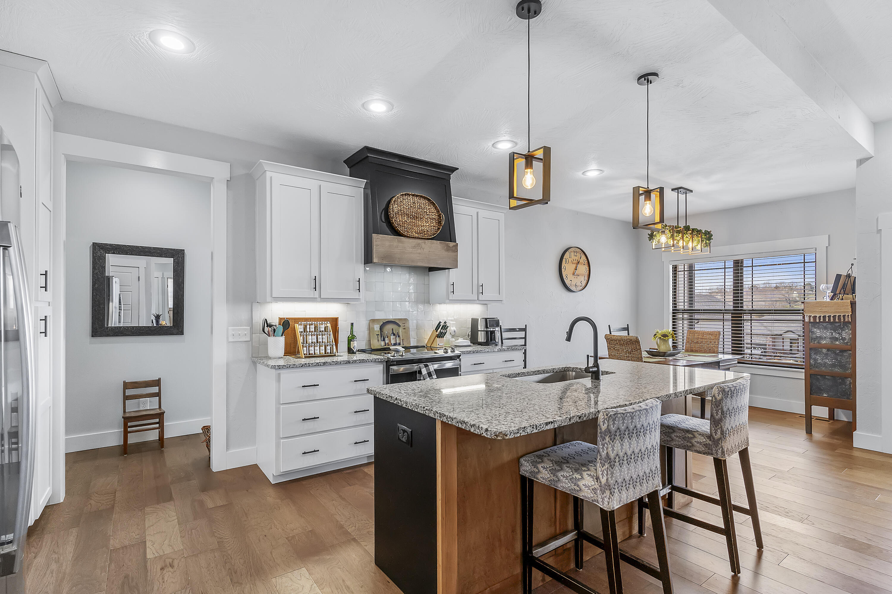 1103 S Brooks Avenue