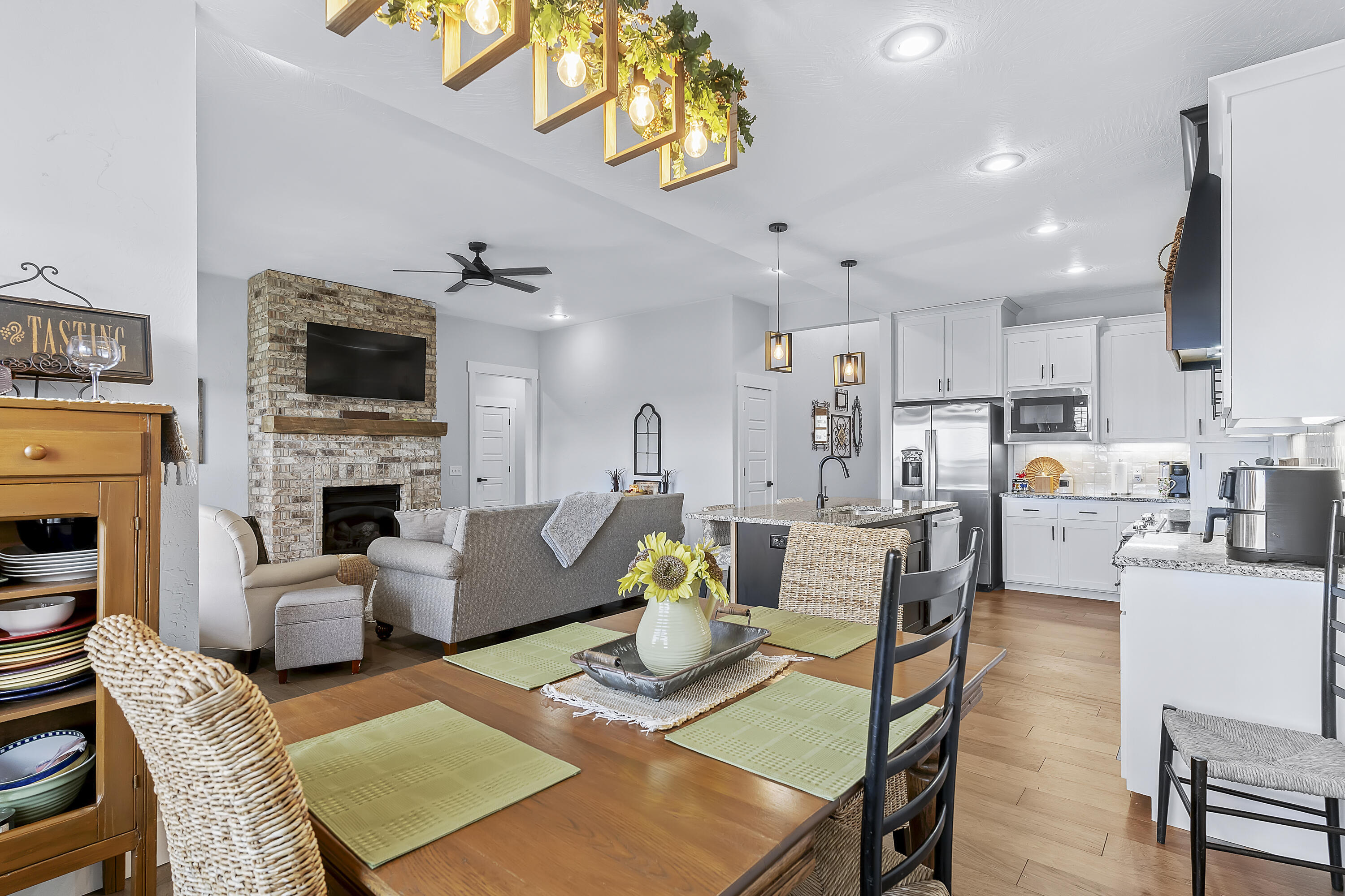 1103 S Brooks Avenue