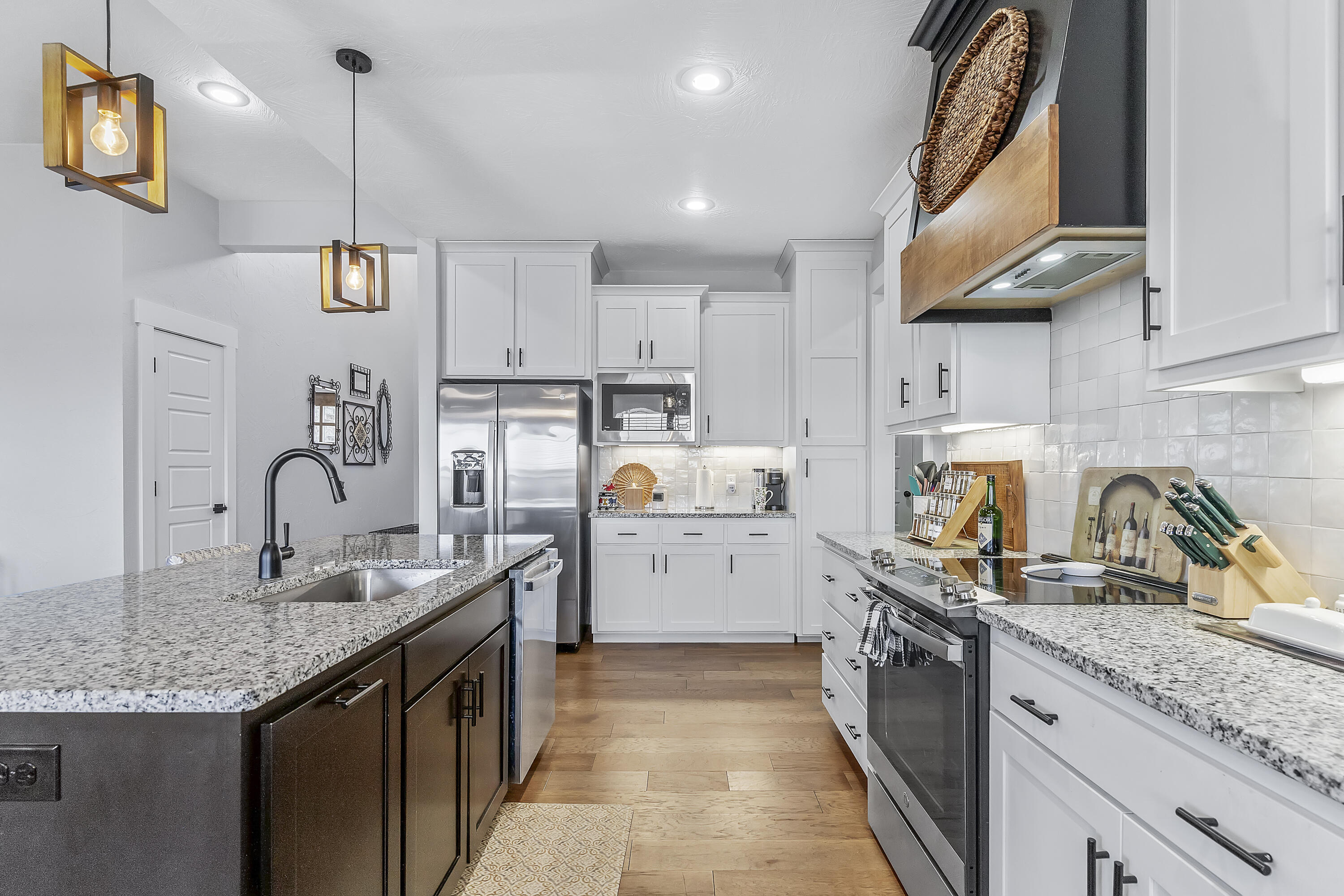 1103 S Brooks Avenue