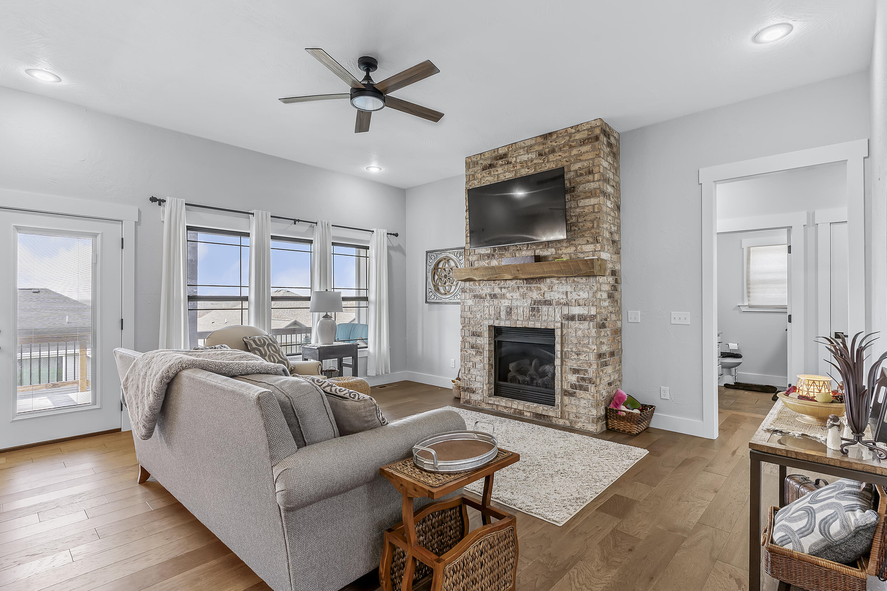 1103 S Brooks Avenue