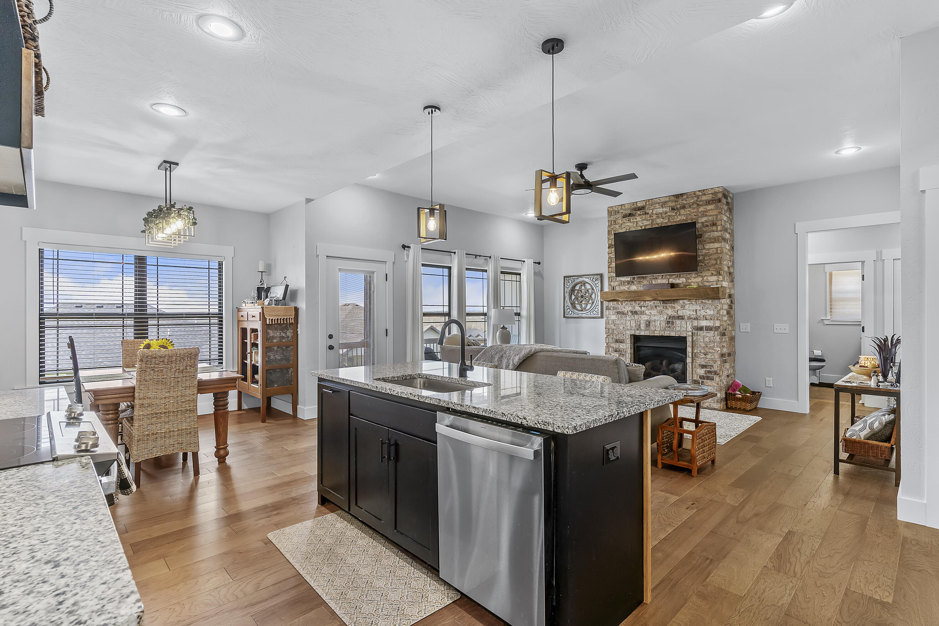 1103 S Brooks Avenue