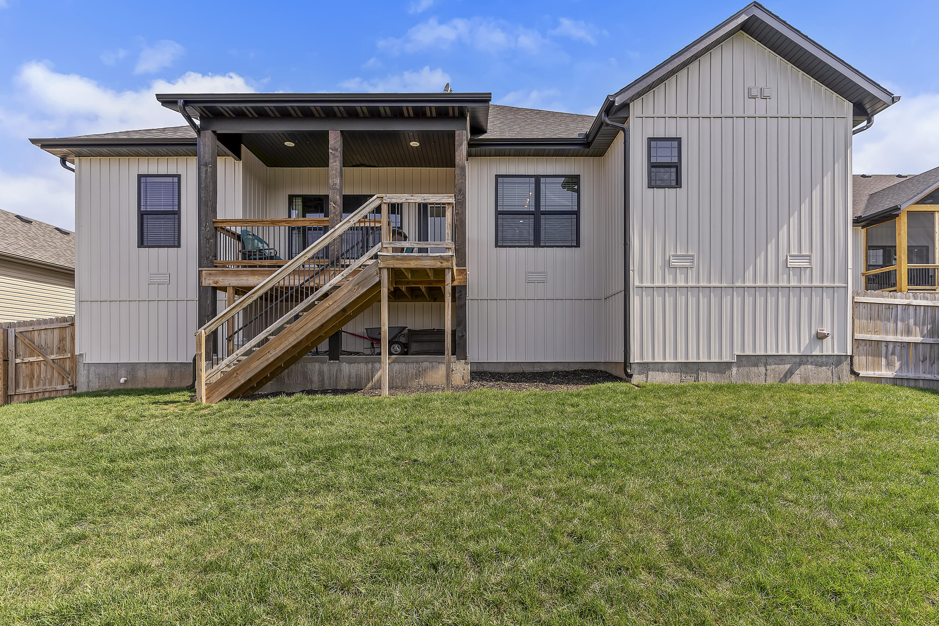 1103 S Brooks Avenue