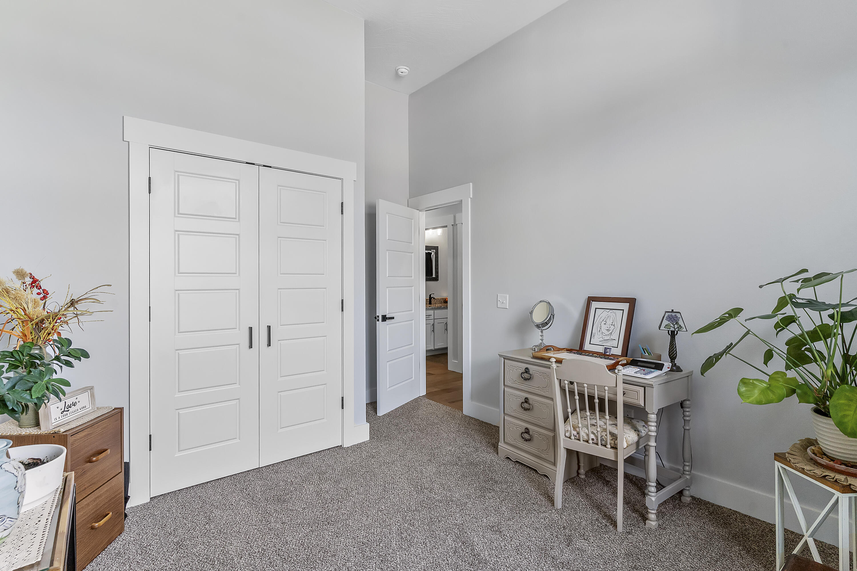 1103 S Brooks Avenue