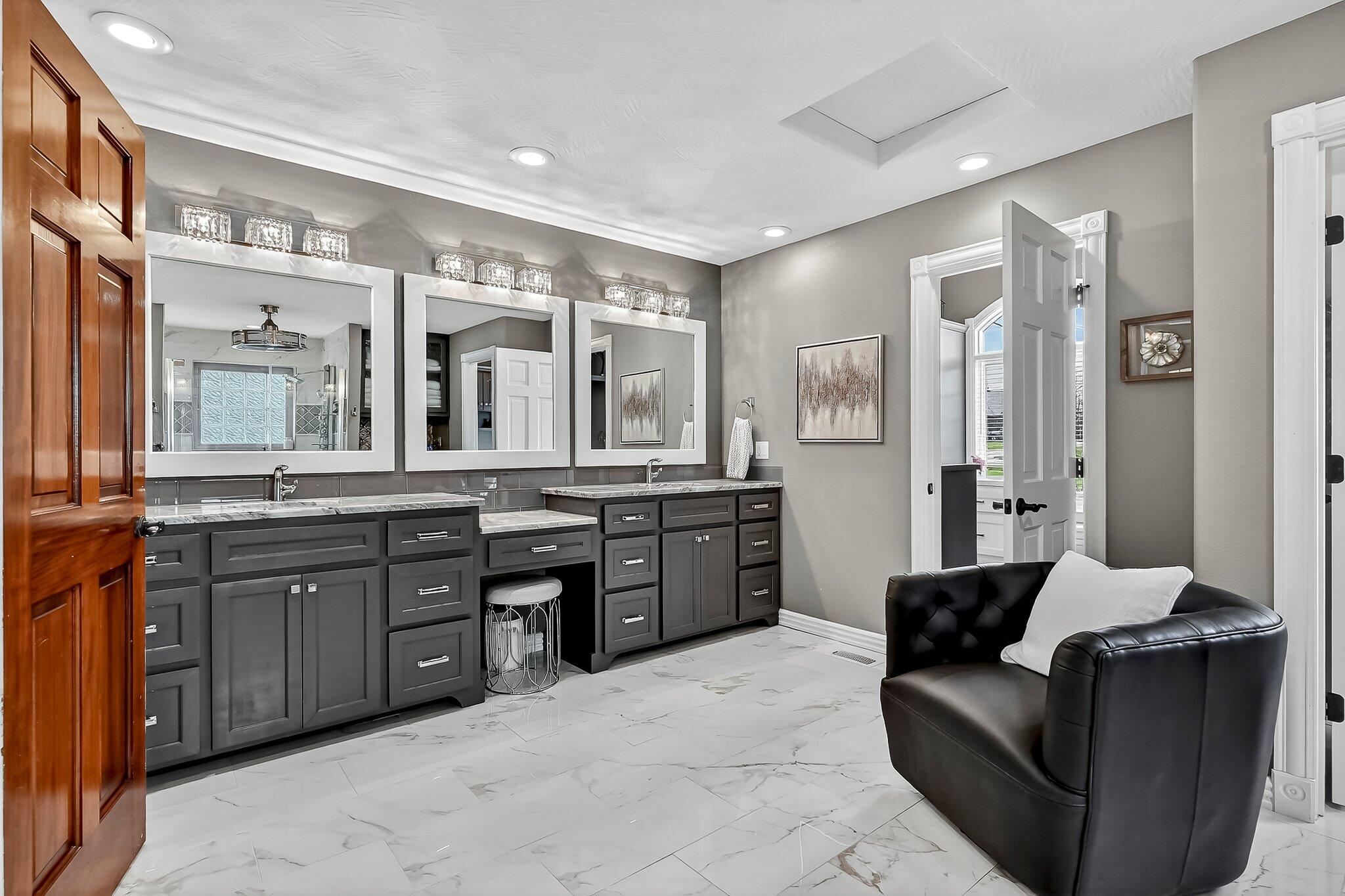 2348 S Farm Road 111