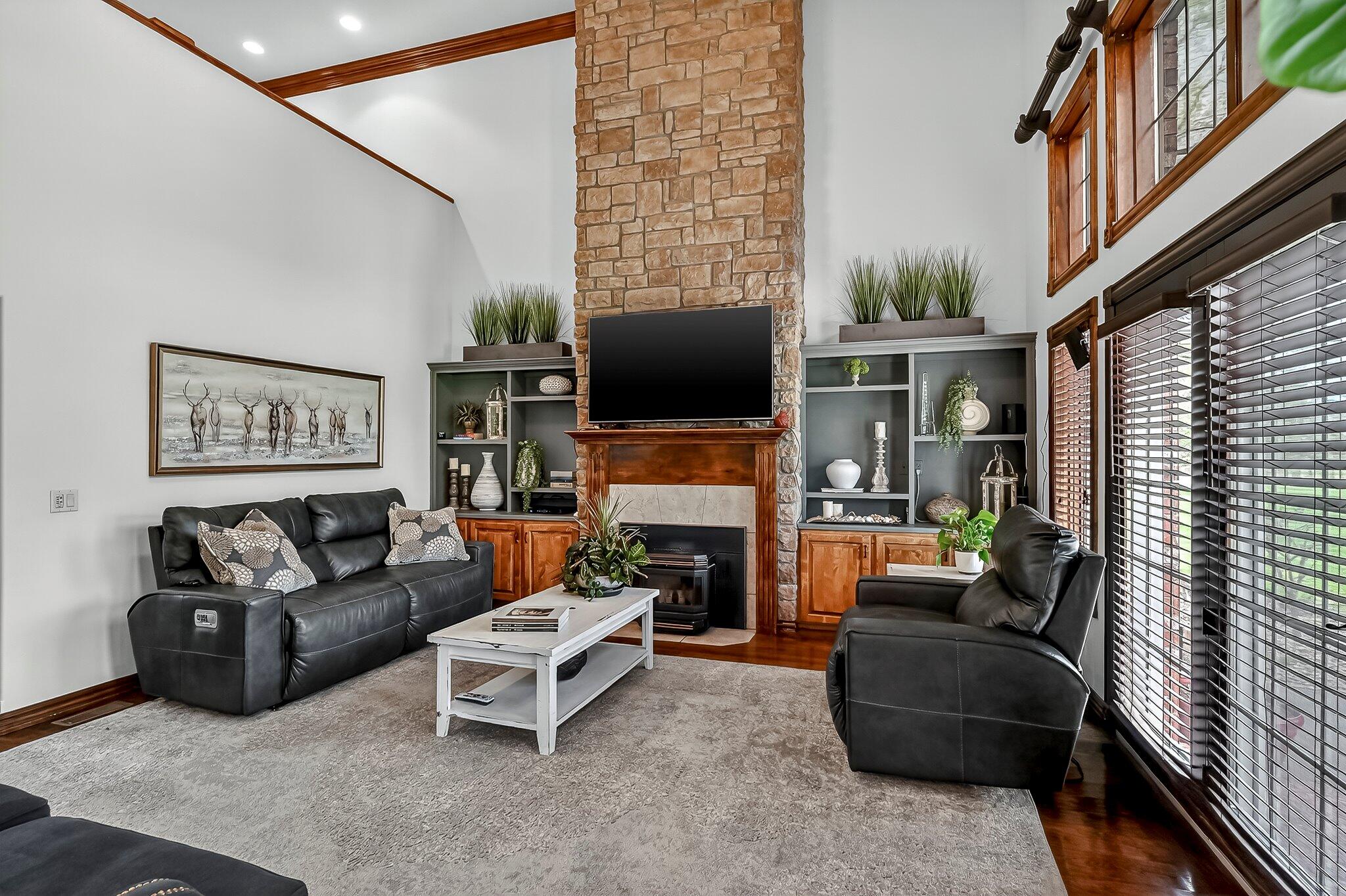 2348 S Farm Road 111