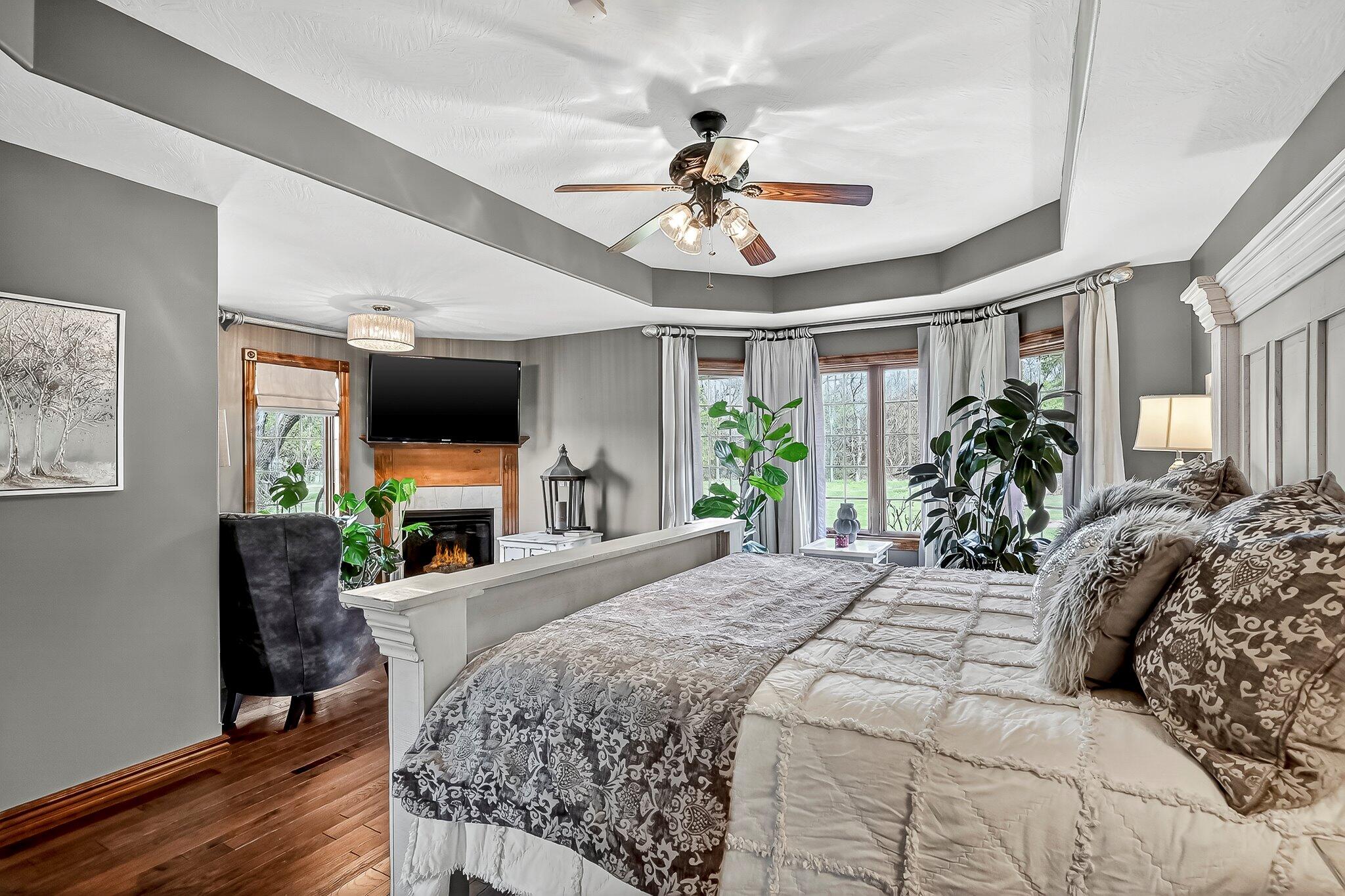 2348 S Farm Road 111