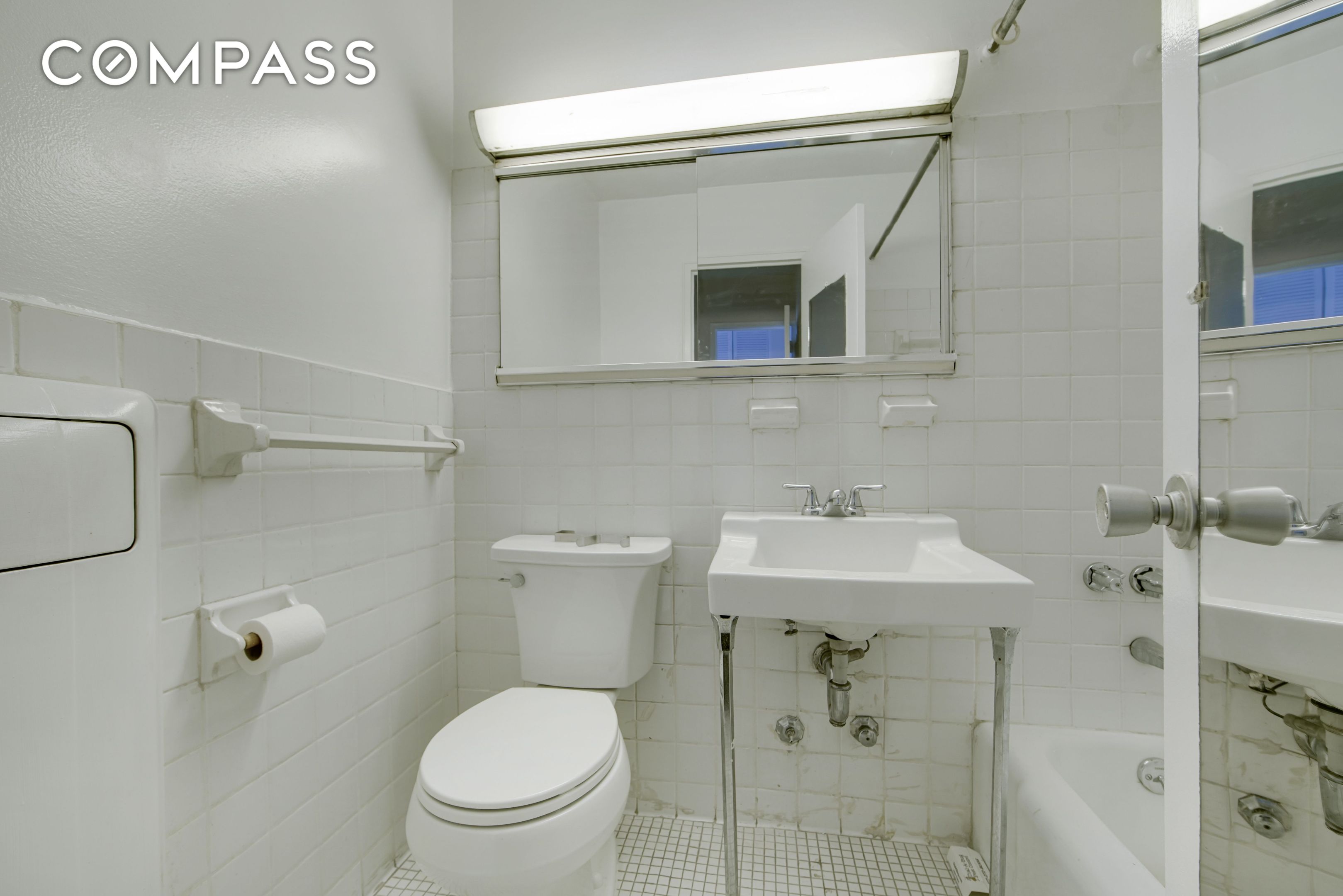 220 E 60th Street 3F