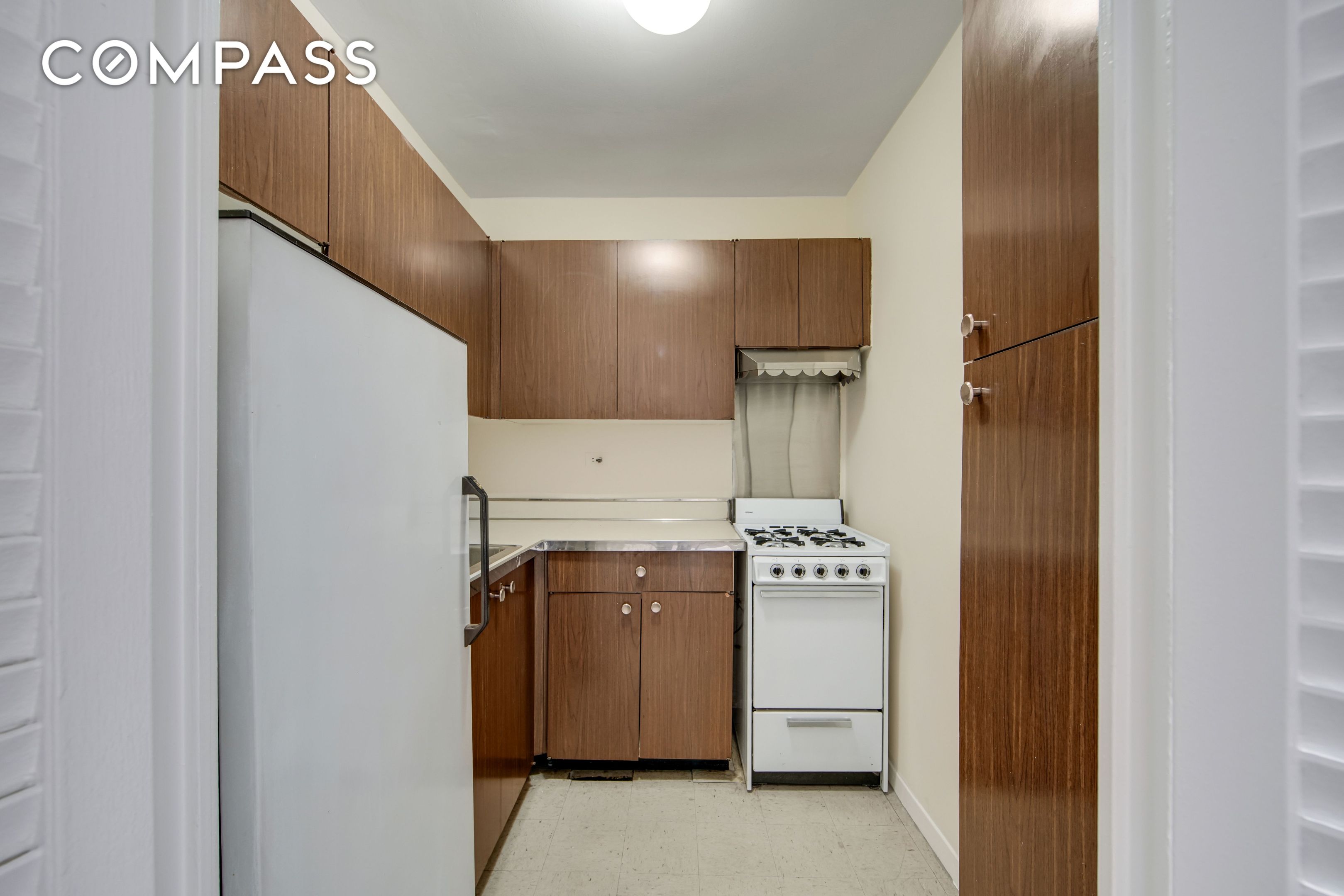 220 E 60th Street 3F