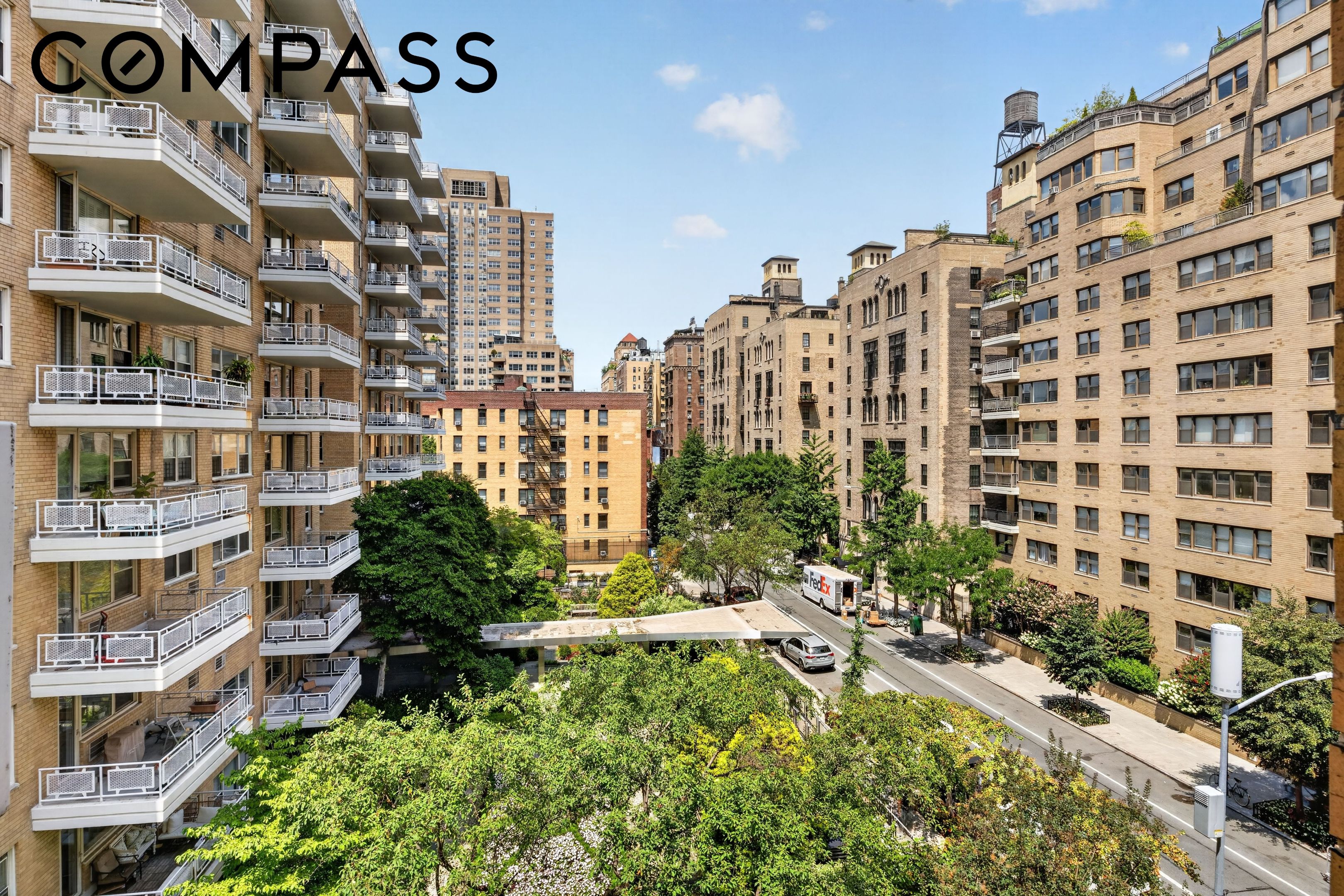 60 E 9th Street 538