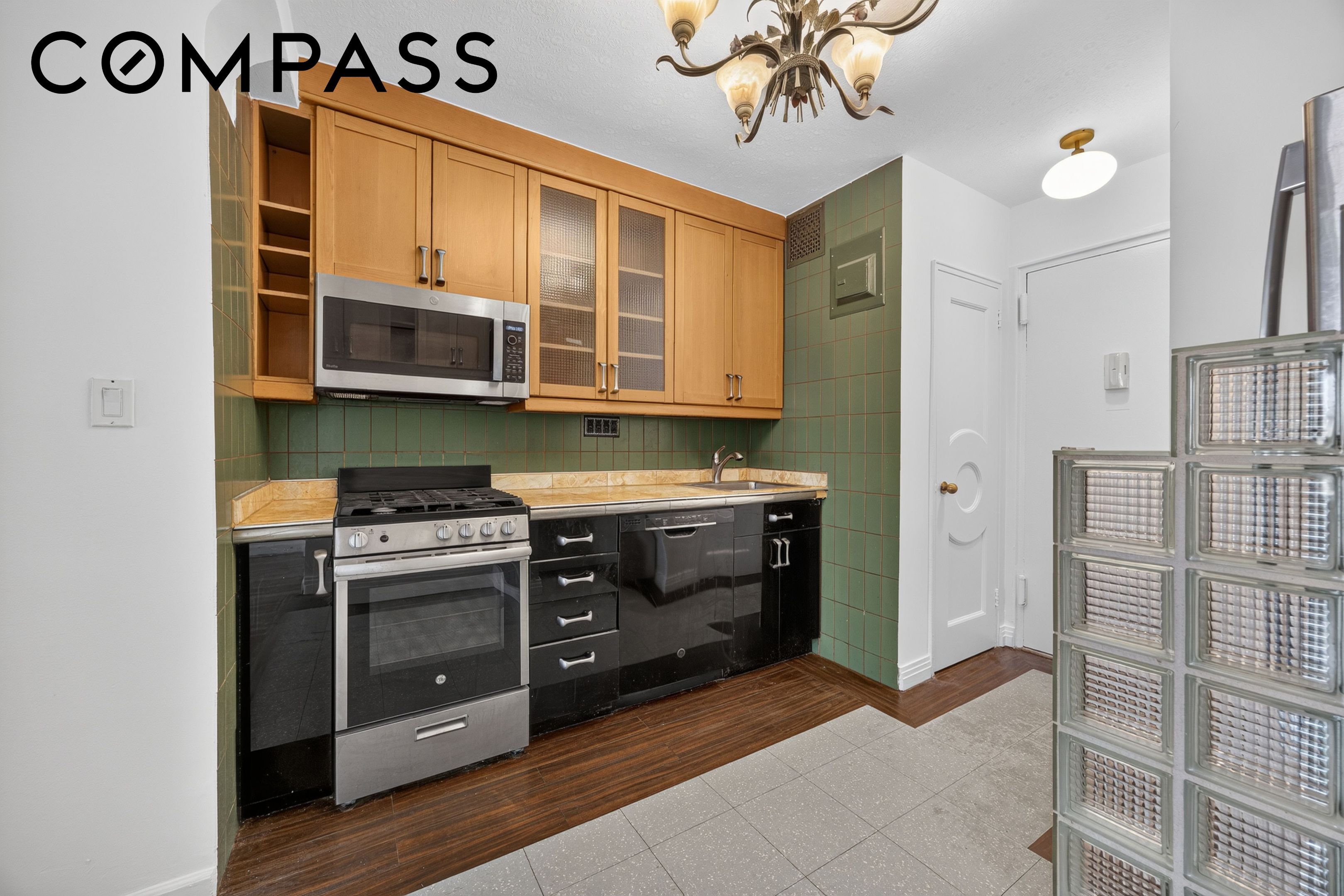 60 E 9th Street 538