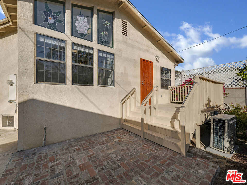 4215 Mentone Avenue