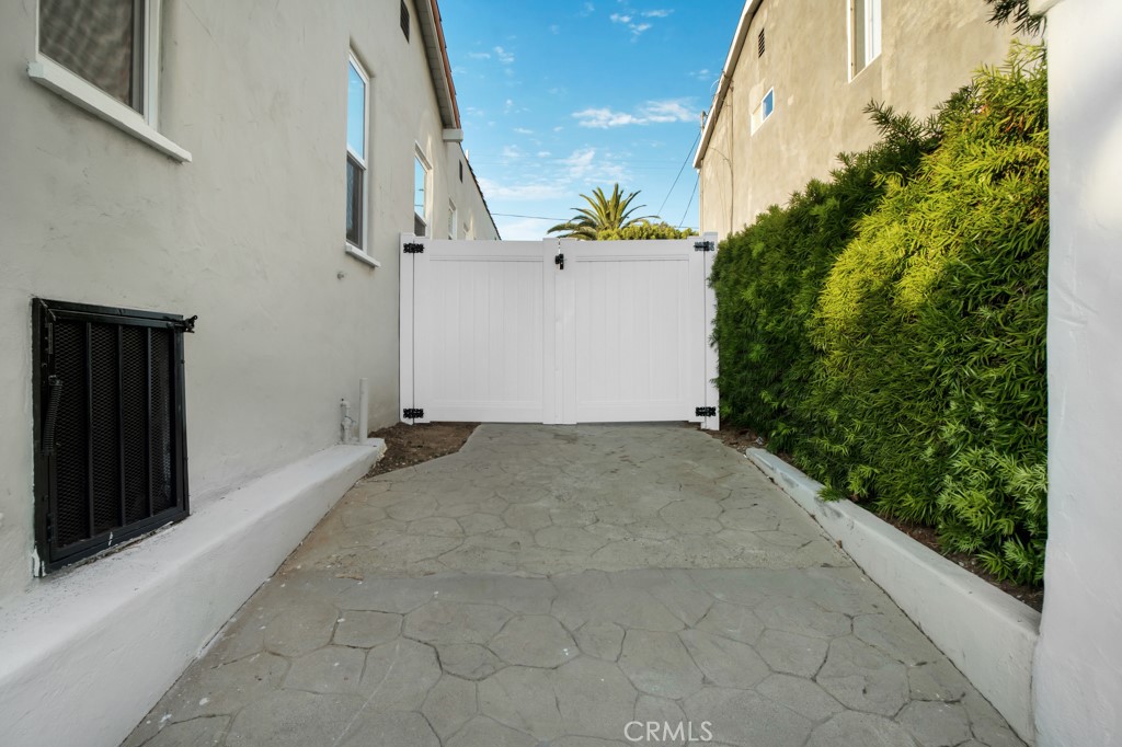 2148 Prosser Avenue