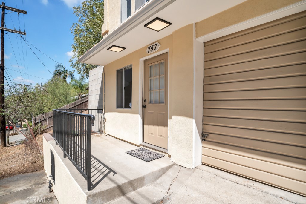 757 E Avenue 43
