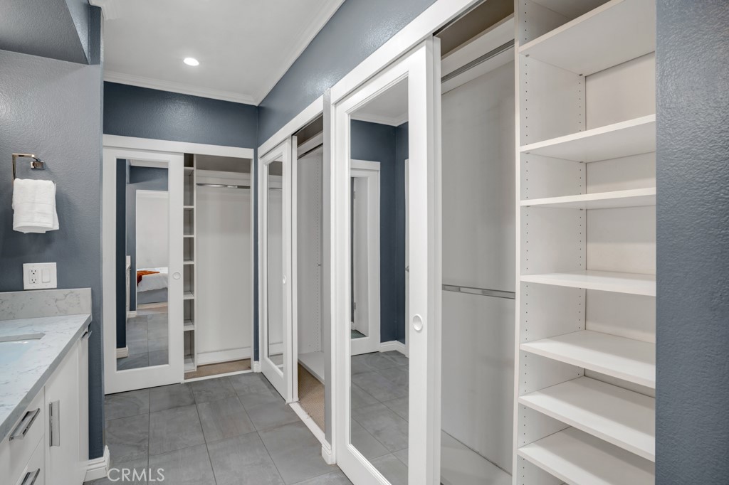 6246 1/2 Shoup Avenue