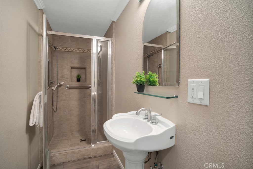 6246 1/2 Shoup Avenue