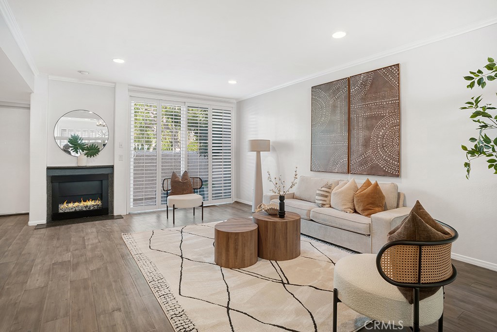 6246 1/2 Shoup Avenue