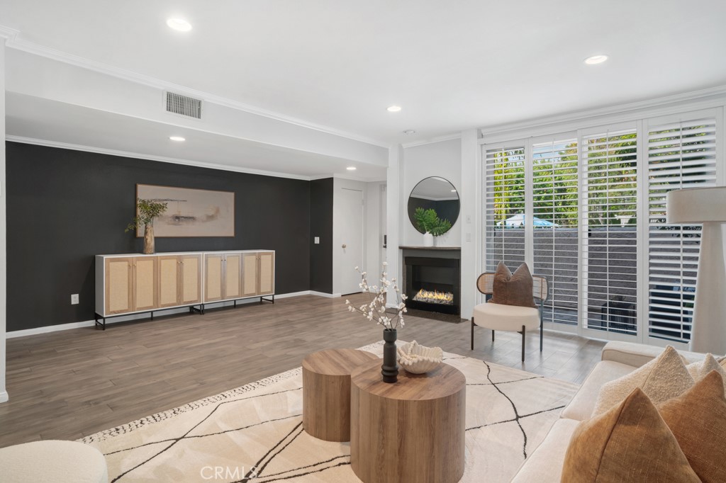 6246 1/2 Shoup Avenue