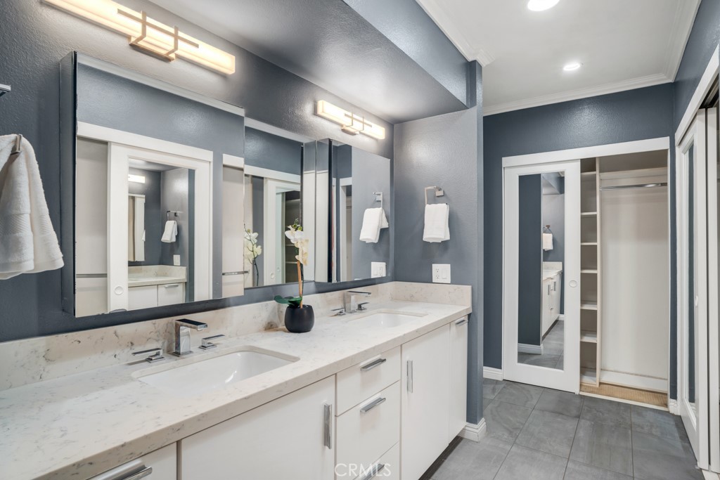 6246 1/2 Shoup Avenue