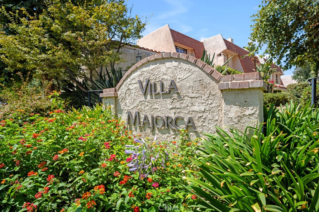 6246 1/2 Shoup Avenue