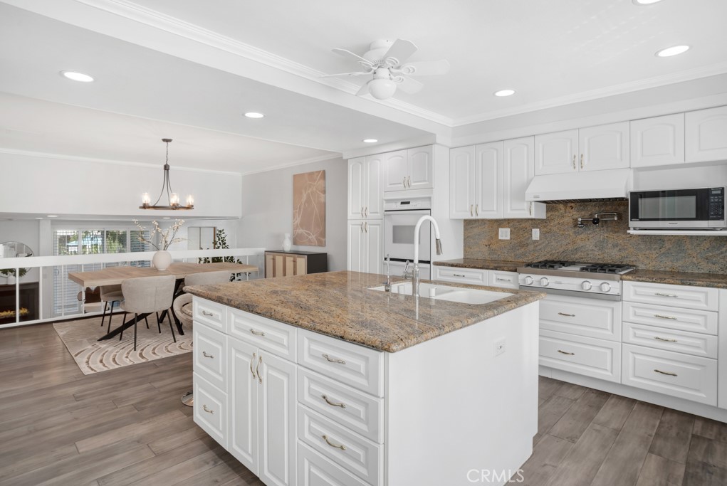 6246 1/2 Shoup Avenue