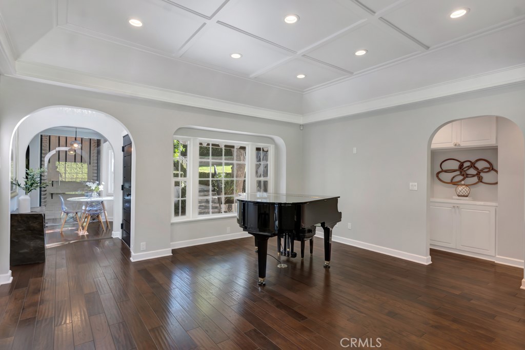 12953 Greenleaf