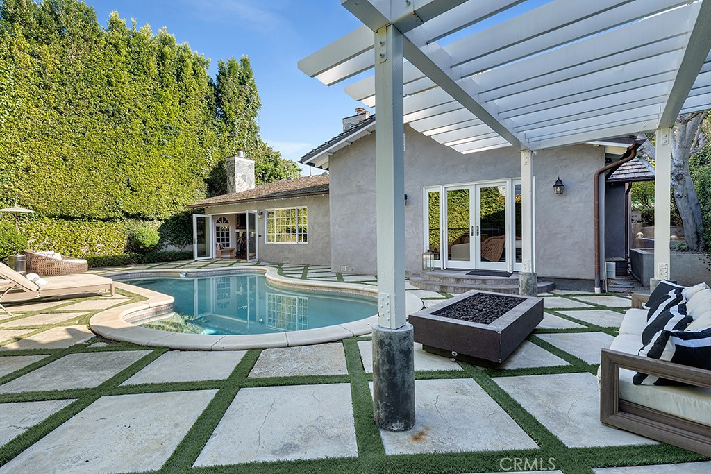 12953 Greenleaf
