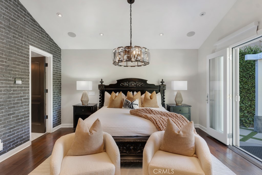 12953 Greenleaf