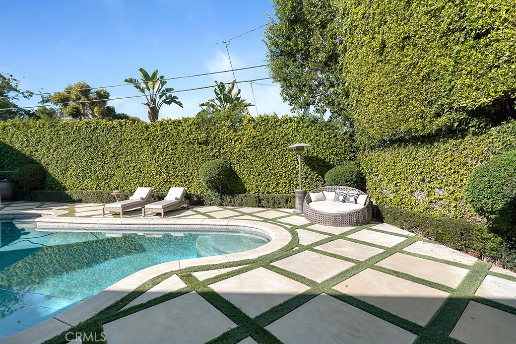 12953 Greenleaf